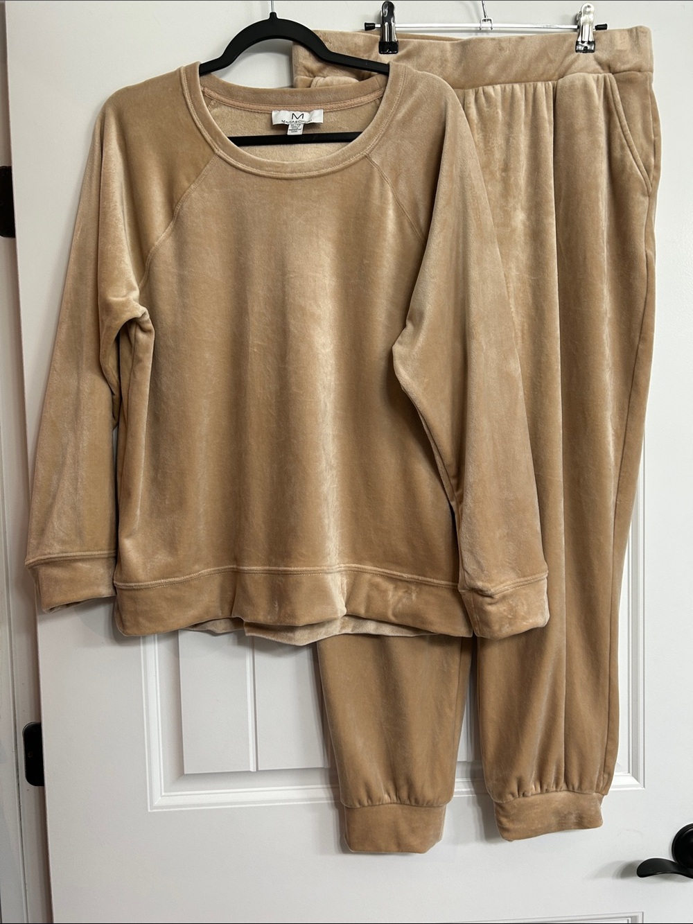 Magaschoni Velour Jogger Set in Camel / great for Lounge/Travel / Size XL